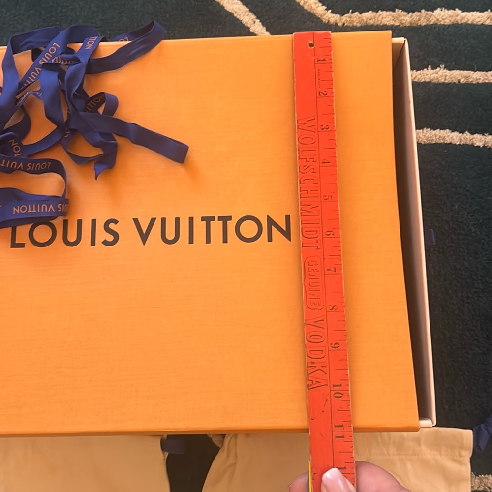 Louis Vuitton shoe dusters & shipping box , ribbon - Picture 6 of 7